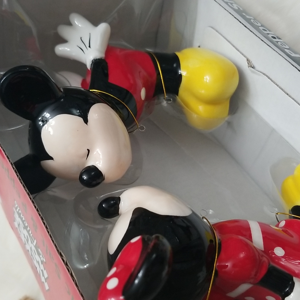 Disney Mickey and Minnie mouse salt & pepper shakers - Picture 6 of 6